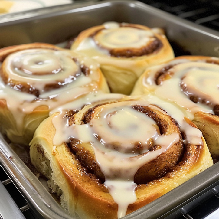 Cheesy Garlic Homemade Cinnamon Rolls Copycat 3 homemade cinnamon rolls copycat
